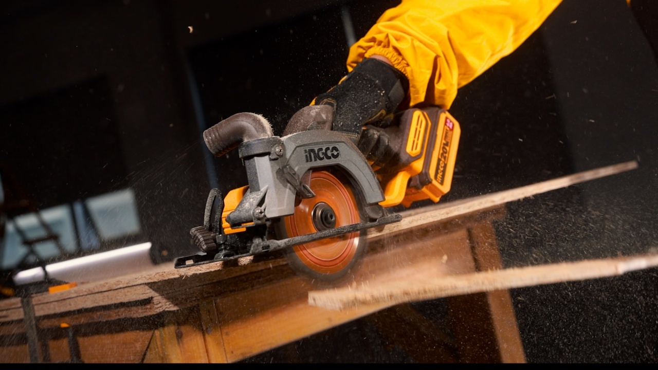 Fierăstrău Circular 20V Brushless 140mm Ingco CSLI1402 - imagine 10